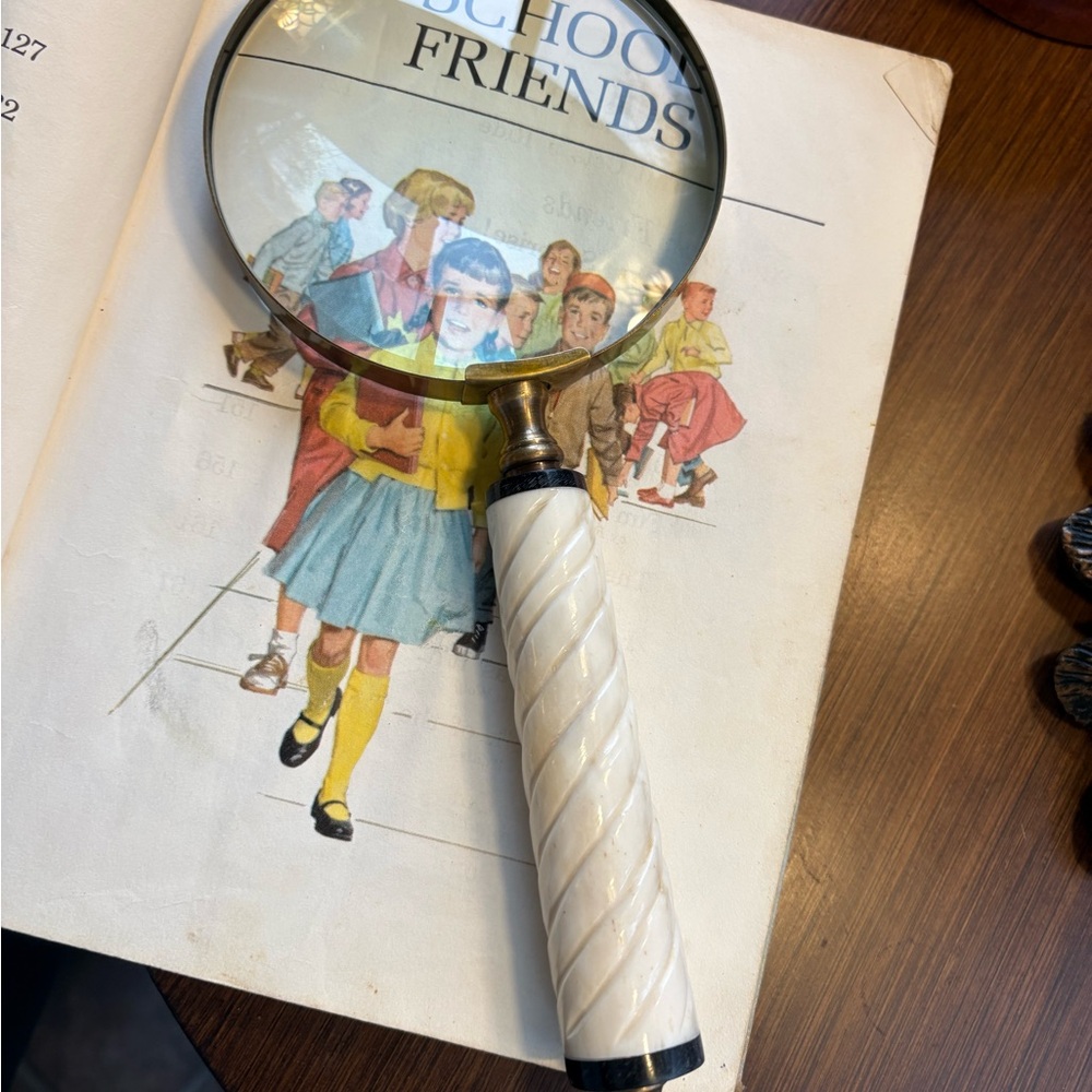 Vintage Style Magnifying Glass with Cream Handle